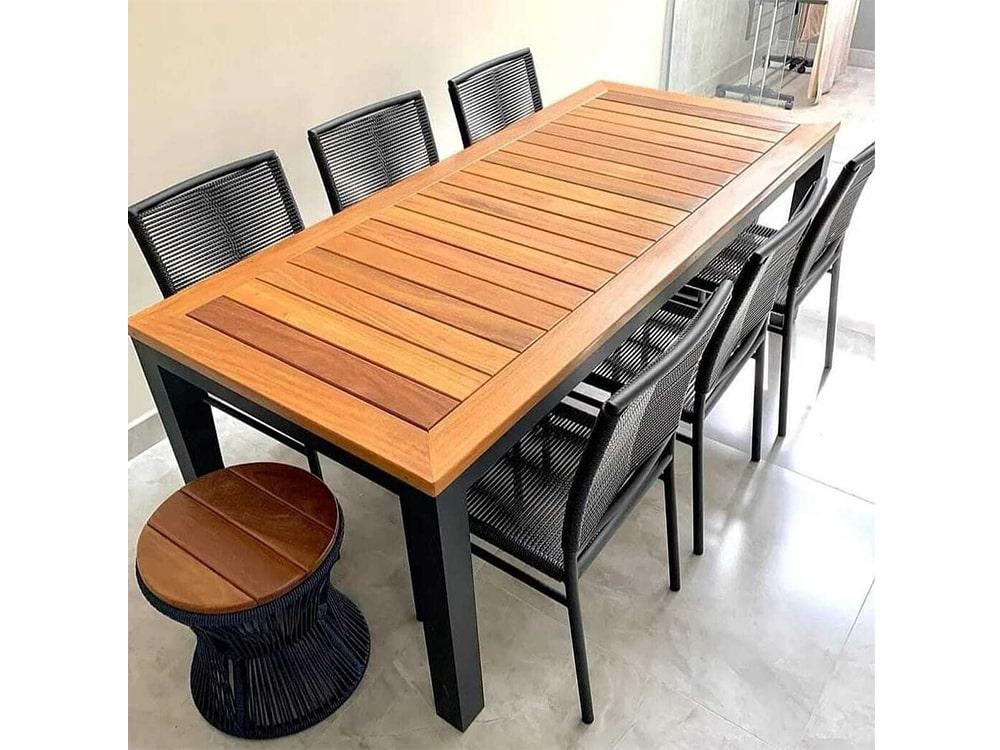 Mesa ripada em madeira e cadeira em corda nautica